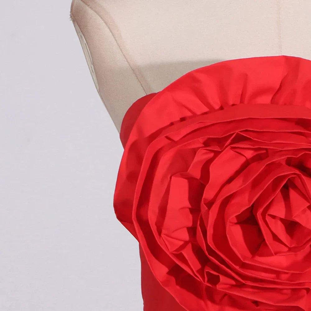 2024 Nuevo vestido de dama de honor de boda largo con rosas 3D sin tirantes rojo de lujo para mujer elegante vestido de fiesta de noche de celebridad