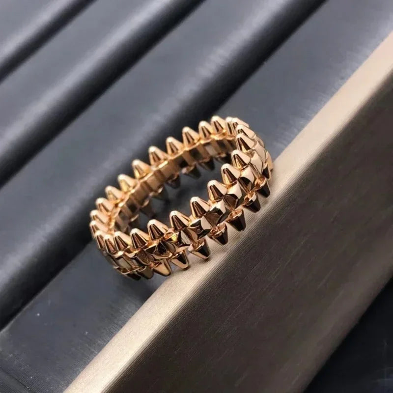 Anillo giratorio con remache de acero de titanio y oro K galvanizado CY para hombre y mujer, regalo de fiesta punk, joyería de lujo que no se decolora