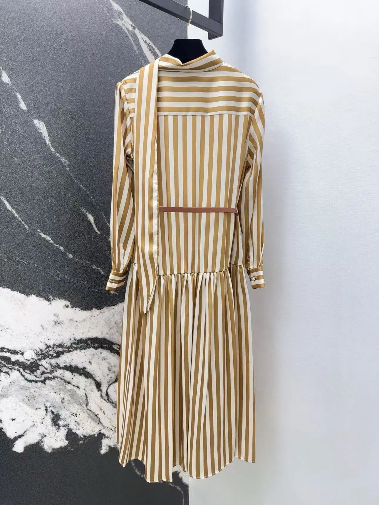 Robe longue à rayures contrastées pour femme