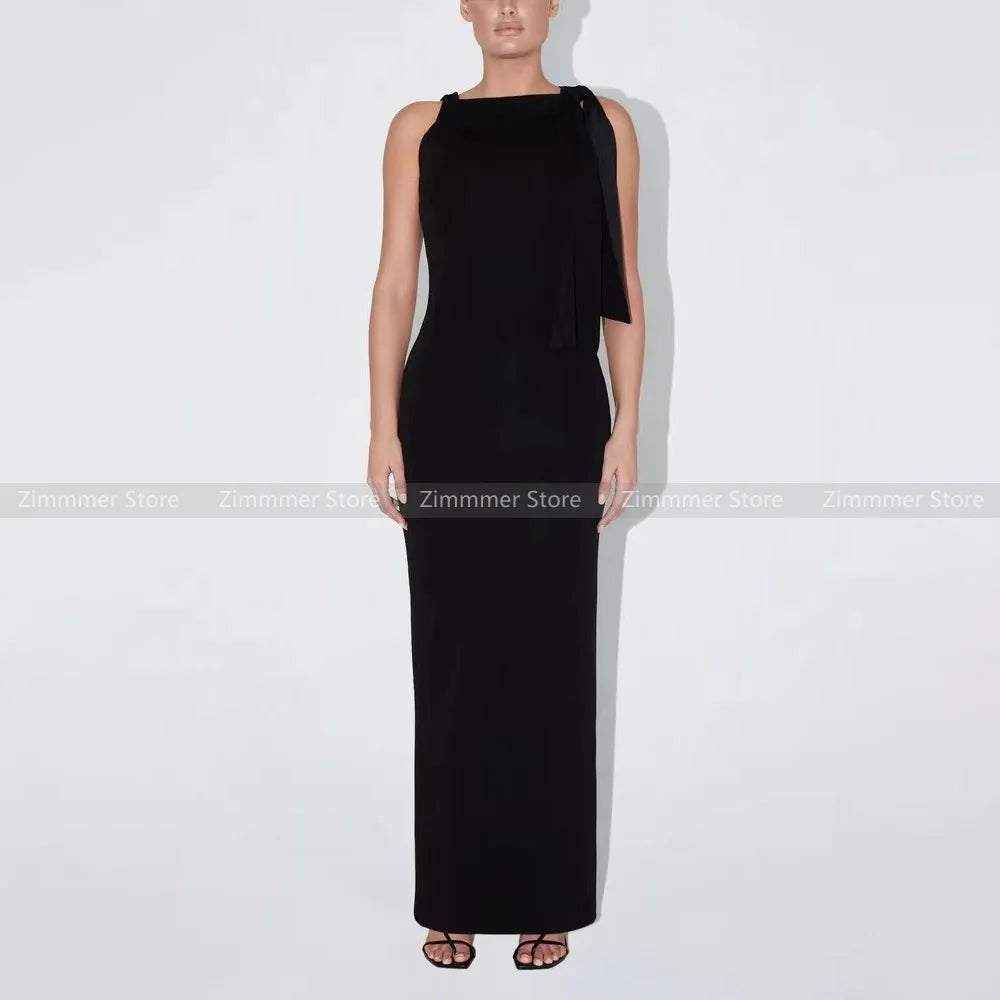 Vestido ajustado asimétrico con hombros al aire y diseño Sense para mujer, color negro, ajustado, largo hasta la cadera