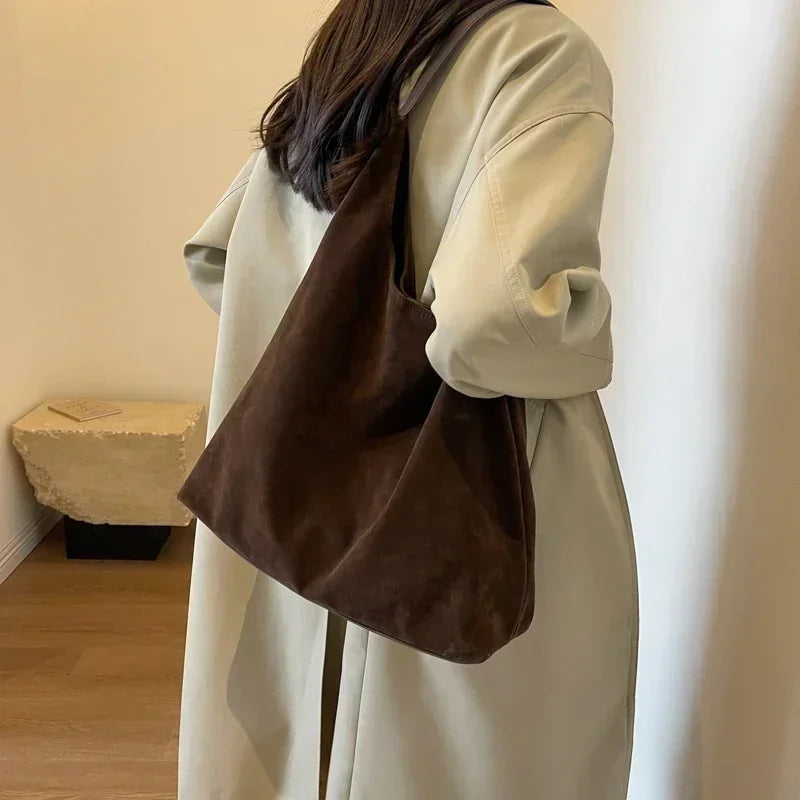 Sac à bandoulière en daim de grande capacité pour femme, sac rétro automne/hiver 2024, vente chaude, couleur unie, simple, décontracté, sac de voyage