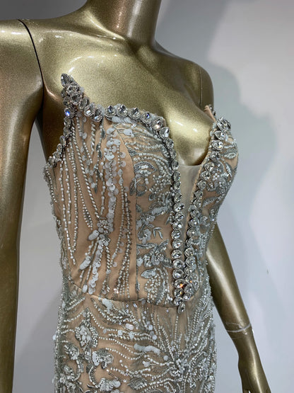 Robe longue de luxe sexy sans bretelles en plumes et paillettes avec perles argentées pour femmes, tenue de soirée élégante, 2024