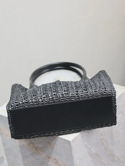 Bolso de verano de rafia tejida a mano, diseño elegante en color negro con correa ancha y cadena corta para el hombro, patrón de cuadrícula texturizada