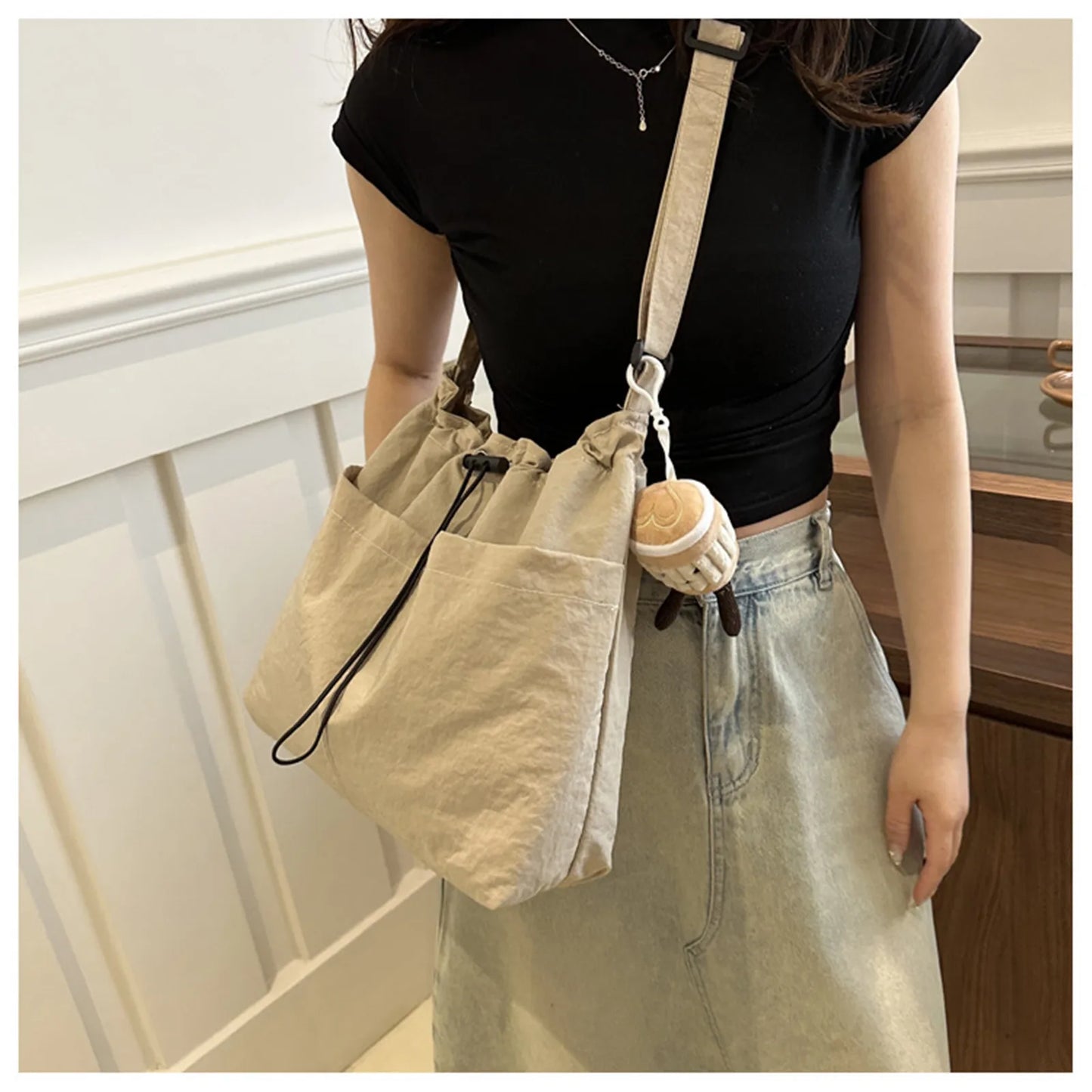 Sac à bandoulière polyvalent de grande capacité pour femme, sac à bandoulière léger et populaire d'été, sac fourre-tout minimaliste