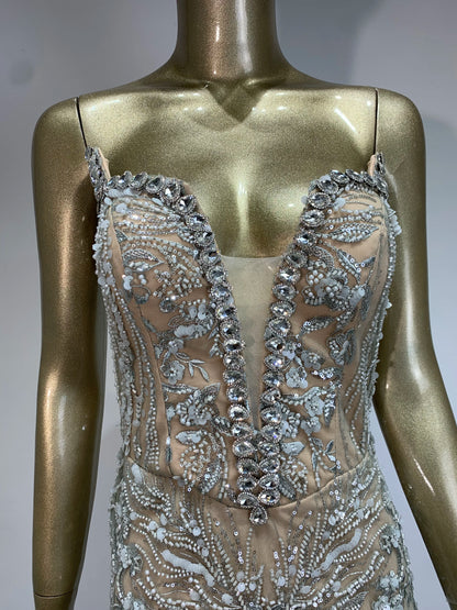 Robe longue de luxe sexy sans bretelles en plumes et paillettes avec perles argentées pour femmes, tenue de soirée élégante, 2024