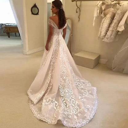 Robes de mariée en dentelle vintage à épaules dénudées et col en V avec appliques et traîne à balayage, robes de mariée dos nu pour occasion formelle