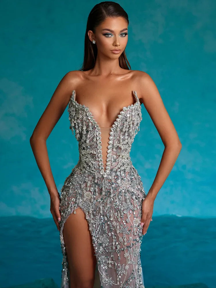 Robe longue de luxe sexy sans bretelles en plumes et paillettes avec perles argentées pour femmes, tenue de soirée élégante, 2024