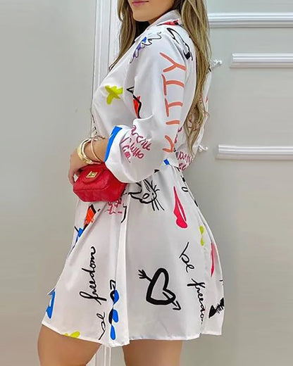 Vestido mini informal de mujer con estampado de letras y mangas largas con botonadura sencilla