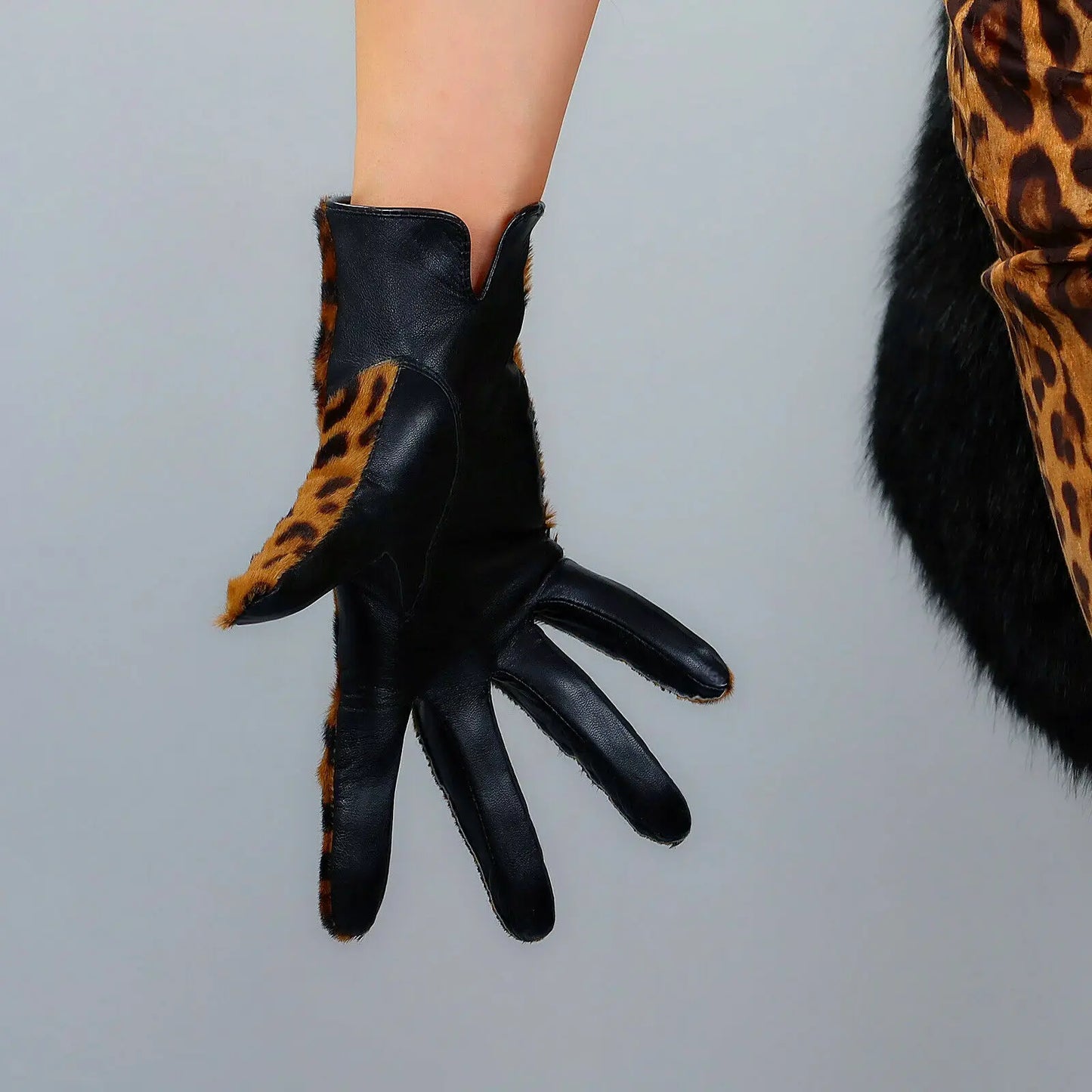 DooWay Winter Warm Leopard Glove Women's Short Leather Gloves Genuine Imported Goatskin Black Two Tone Driving Evening Glove