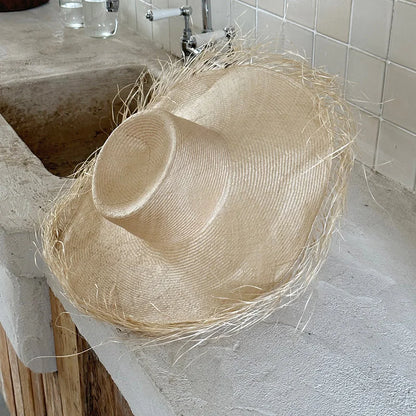 2024 Nouveau chapeau de paille à pompon plat personnalisé Protection solaire extérieure et pare-soleil Chapeau de paille tissé à la main Chapeau Panama à la mode