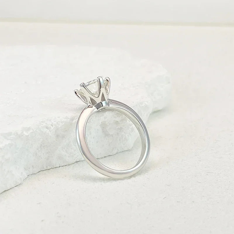 Anillo de moissanita de 5 quilates de NeeTim para mujer, plata esterlina bañada en oro blanco, diamante de color D, alianza de compromiso, joyería fina