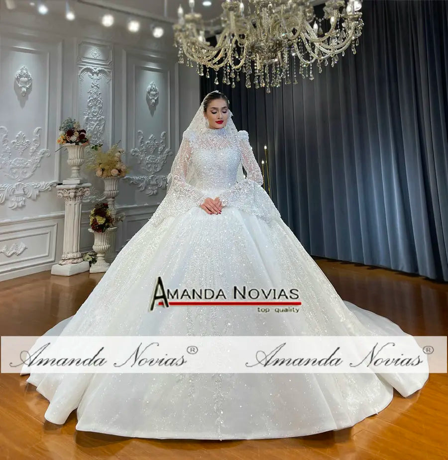 Vestido de novia de lujo con encaje y mangas abullonadas NS4714 de Amanda Novias