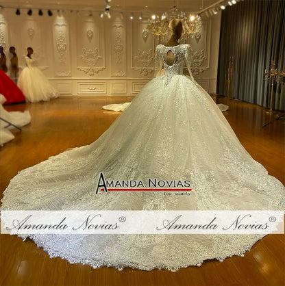 Vestido de novia de manga larga con escote corazón de Amanda Novias NS4725