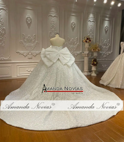 Vestido de novia con lazo de encaje y sin tirantes de Amanda Novias NS4775