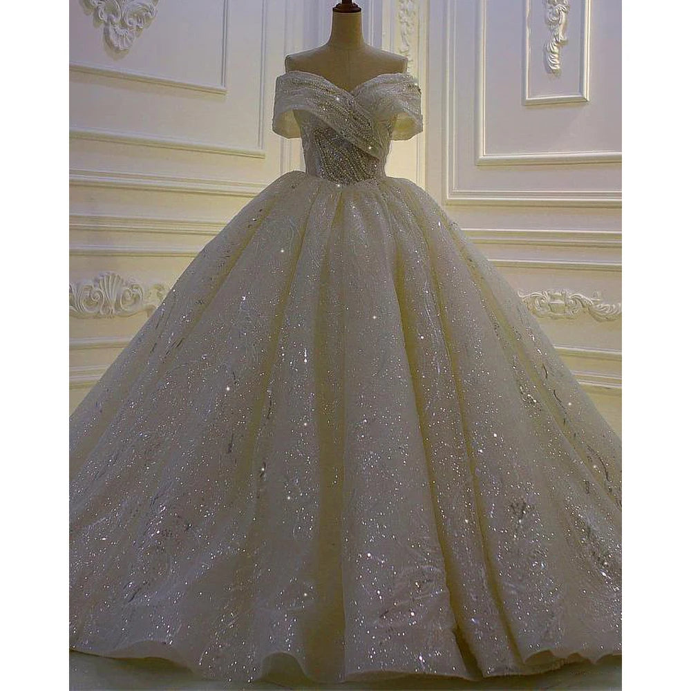 Hermosos vestidos de novia con perlas y abalorios, de moda, color blanco, con escote en forma de corazón, lentejuelas, largo hasta el suelo, elegante vestido de novia con cola capilla