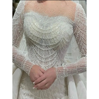 Exquisitos vestidos de novia de sirena con perlas y cola desmontable, lujosos vestidos de novia blancos con lentejuelas y mangas largas y cuello redondo