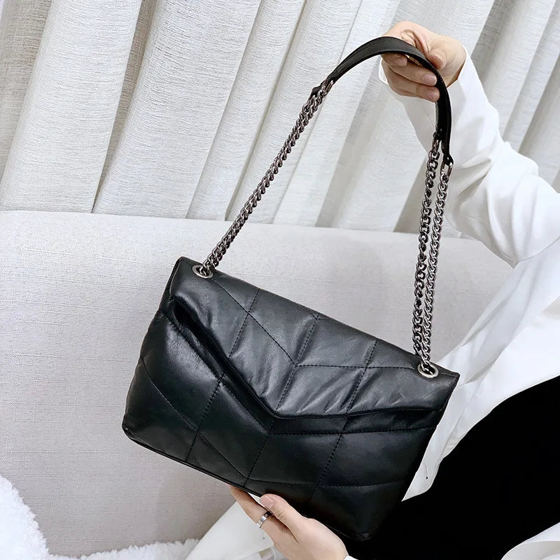 2024 YS Sac à bandoulière classique et tendance en cuir avec grande chaîne et petit sac carré simple