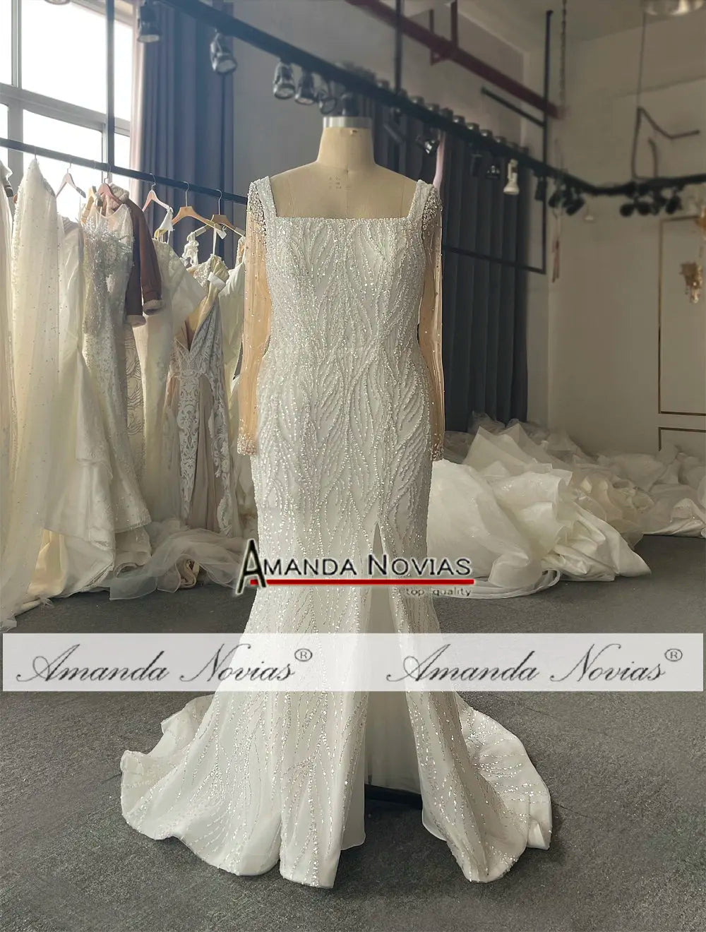 Vestido de novia de encaje con falda desmontable de Amanda Novias NS4761