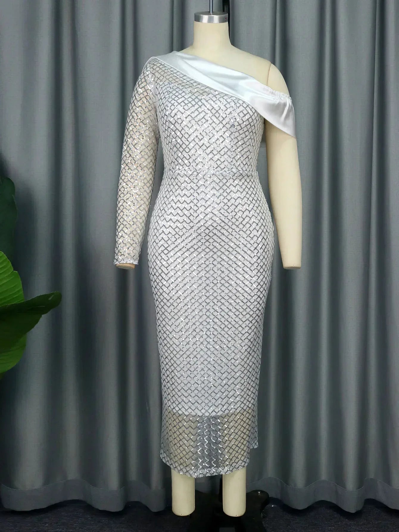 Robe moulante à paillettes argentées pour femmes, à carreaux, à manches courtes, doublure douce, épaules dénudées, dos nu, robes de soirée formelles, 2024