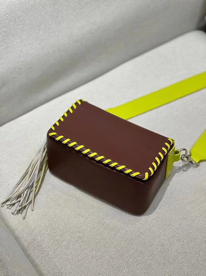 2023 Women's fashion high quality crossbody bag New tassel small square bag