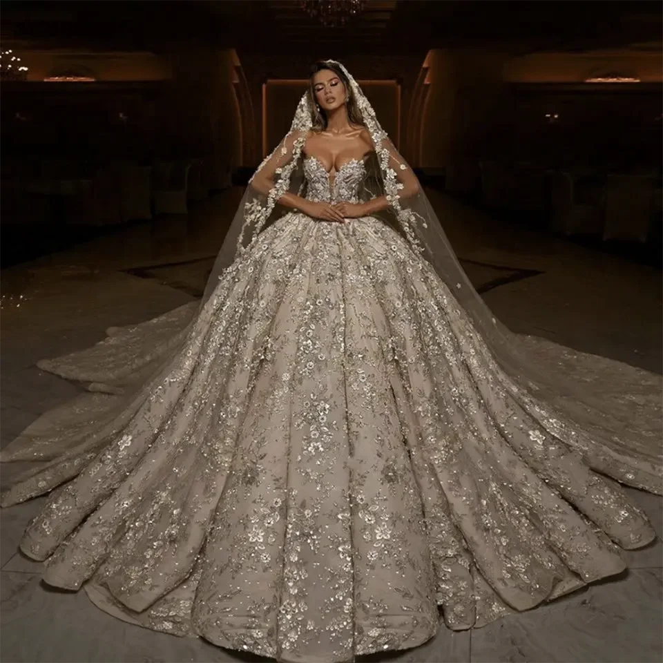 Robes de mariée de luxe à paillettes 3D avec appliques de fleurs perlées 2023 sans manches chérie train tribunal robes de mariée en tulle pour femmes