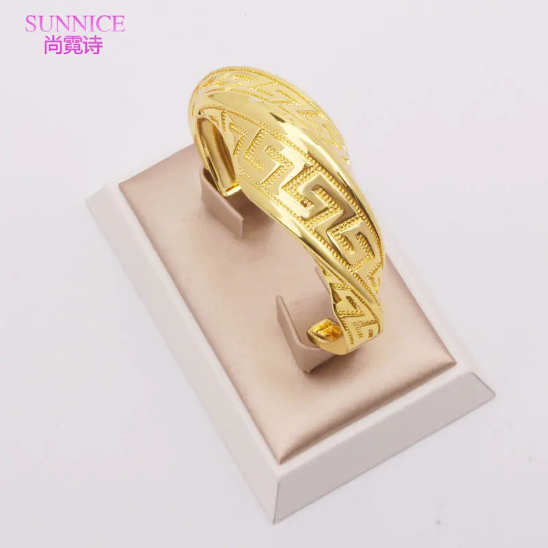 Conjuntos de joyas de color dorado para mujer de Dubái, collar, clips, pendientes, anillo, pulsera, colgante, conjunto de joyas nupciales africanas para boda