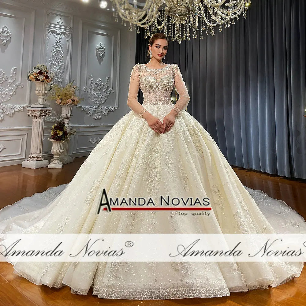 Vestido de novia de lujo con perlas hechas a mano de Amanda Novias NS4743