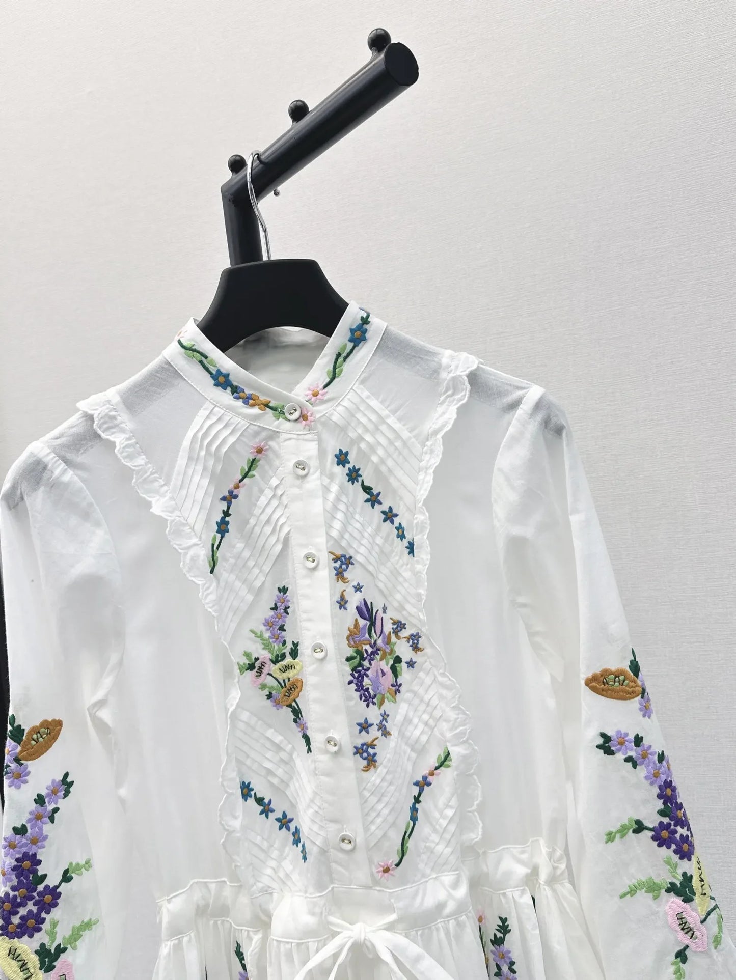 2024 nueva moda para mujer, vestido largo decorativo con bordado de flores y cuello alto de manga larga 0713