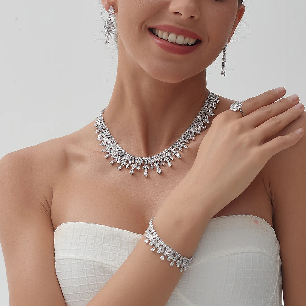 ZY UNIQUE Nouveaux ensembles de bijoux de Dubaï Design de feuille Ensemble de collier de mariée Boucles d'oreilles 5A Zircone cubique Femme Dames Accessoires de mariage