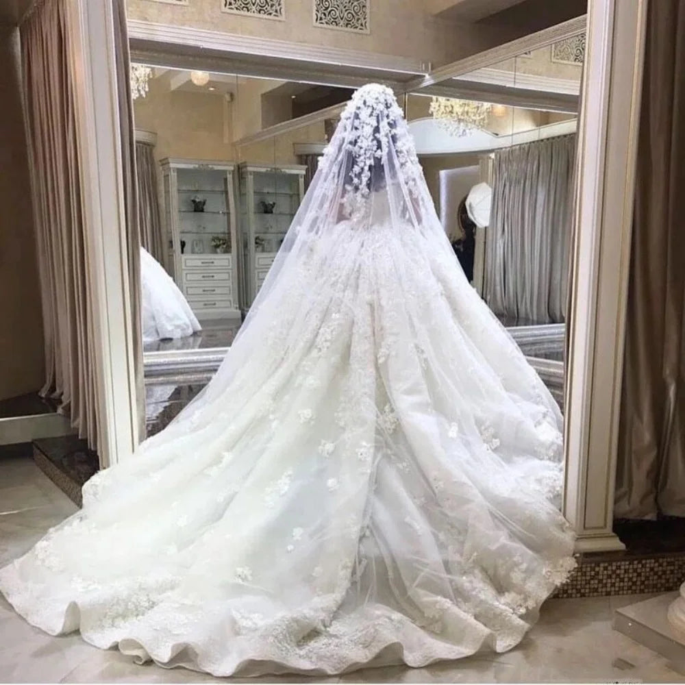 Robe de mariée de luxe en forme de princesse, robe de bal, sur mesure, en dentelle, avec des appliques perlées, col en V, sans manches, vêtements pour femmes