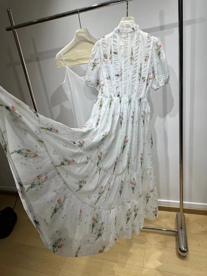 Robe longue de vacances à manches courtes et col à volants pour femme avec imprimé floral et plis