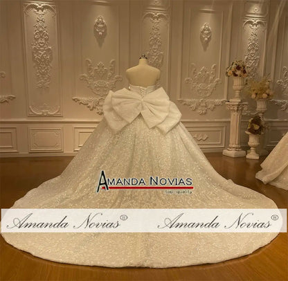 Vestido de novia con lazo de encaje y sin tirantes de Amanda Novias NS4775