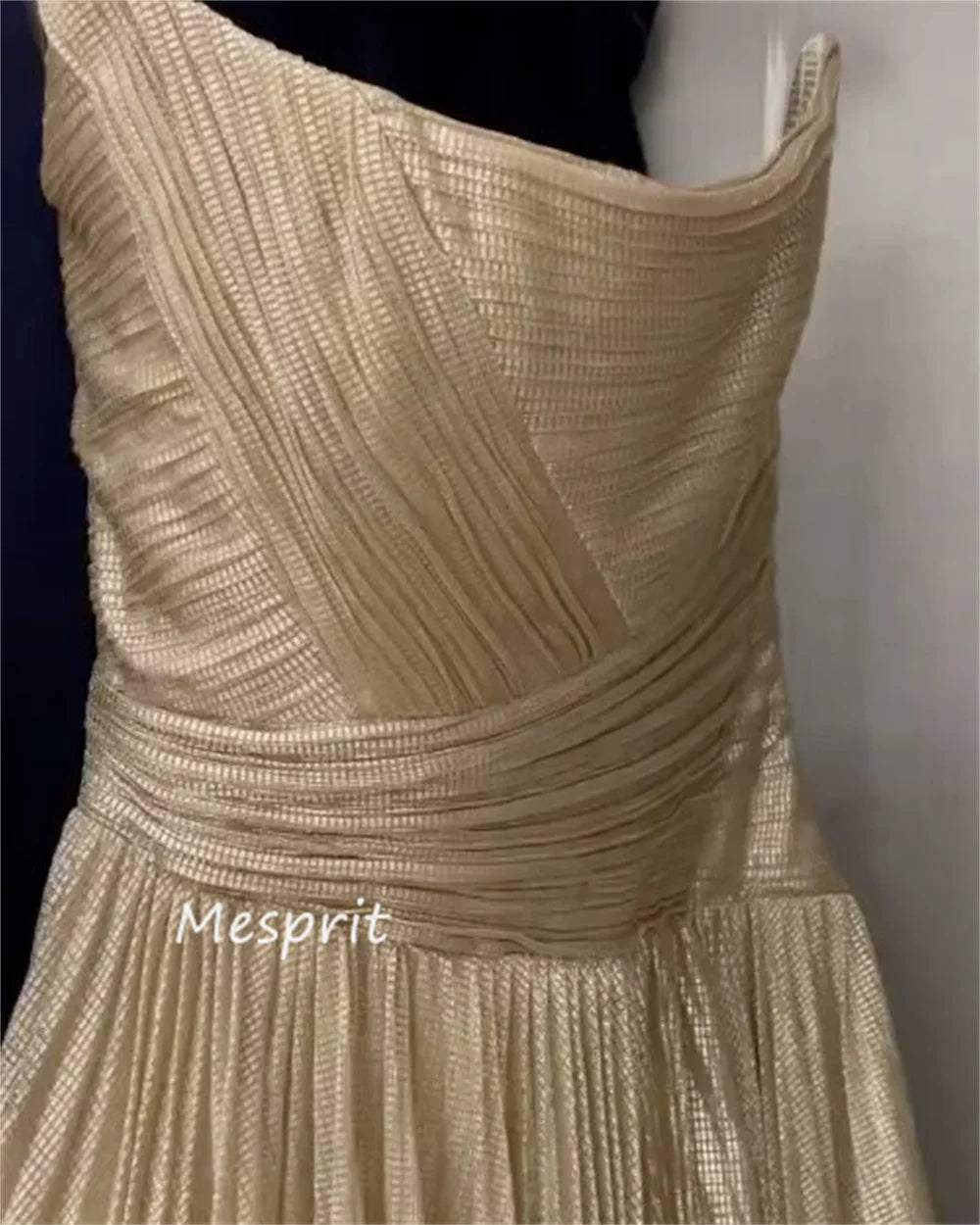 Robe trapèze drapée en satin sans bretelles sur mesure pour occasion longue au sol