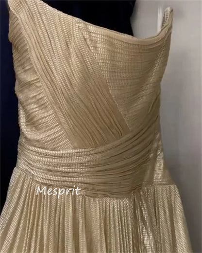 Robe trapèze drapée en satin sans bretelles sur mesure pour occasion longue au sol