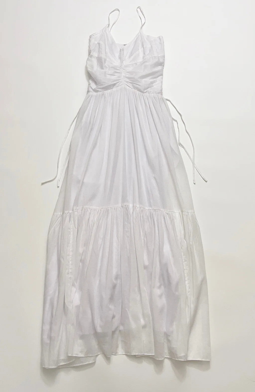 2023 Nouvelle robe longue en coton pour femme Col en V Texture simple et élégante Robe plissée taille haute à bretelles trapèze