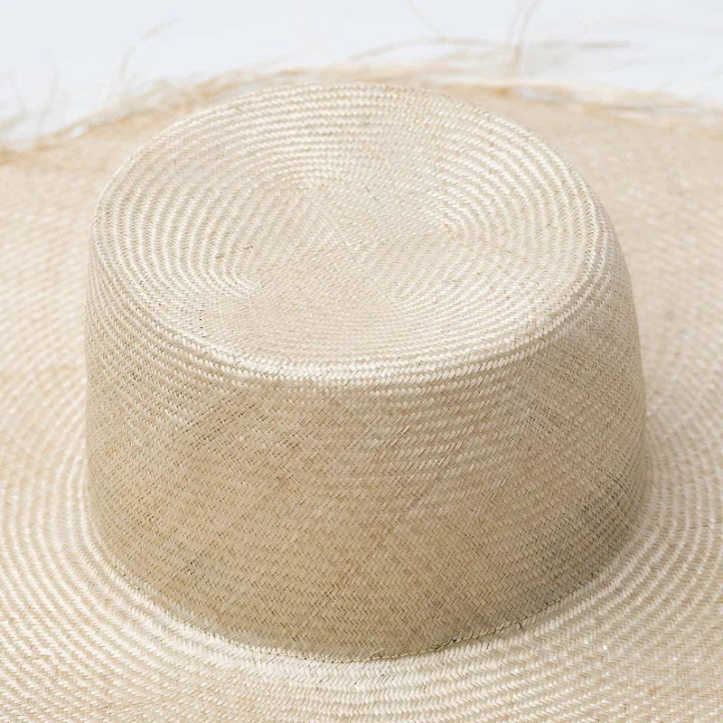 2024 Nouveau chapeau de paille à pompon plat personnalisé Protection solaire extérieure et pare-soleil Chapeau de paille tissé à la main Chapeau Panama à la mode