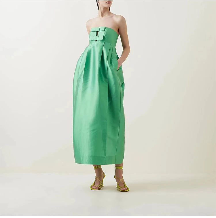 Vestido largo elegante de satén verde con detalle de lazo y fruncido sin tirantes, de diseñador, de corte capullo, para eventos formales y ocasiones especiales