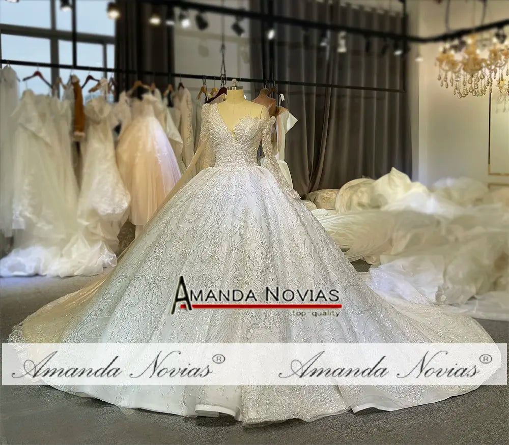 Vestido de novia asimétrico de manga larga especial de Amanda Novias NS4783