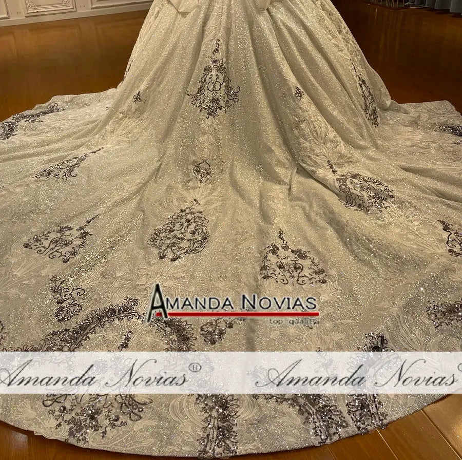 Vestido de novia de lujo con apliques de encaje de Amanda Novias NS4737