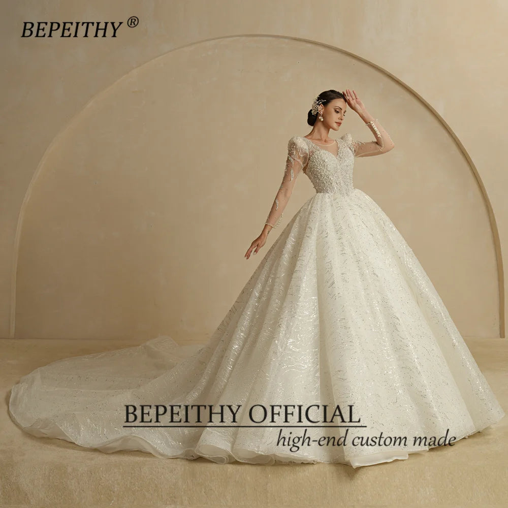 BEPEITHY Robe de mariée princesse de luxe brillante pour femmes 2022 Manches longues Scoop Perles Robe de mariée de bal vintage Train chapelle