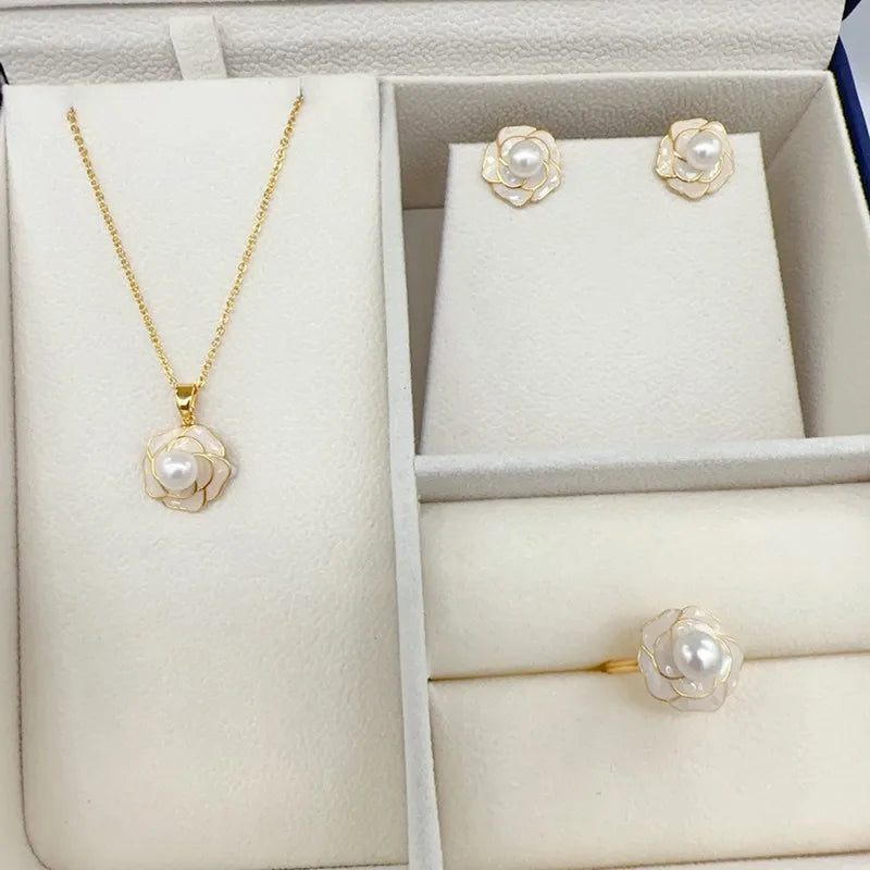 Nuevos conjuntos de joyas de perlas chapadas en oro de 14 k, collar, pendientes y anillo de perlas de agua dulce 100 % naturales reales para regalo de mujer