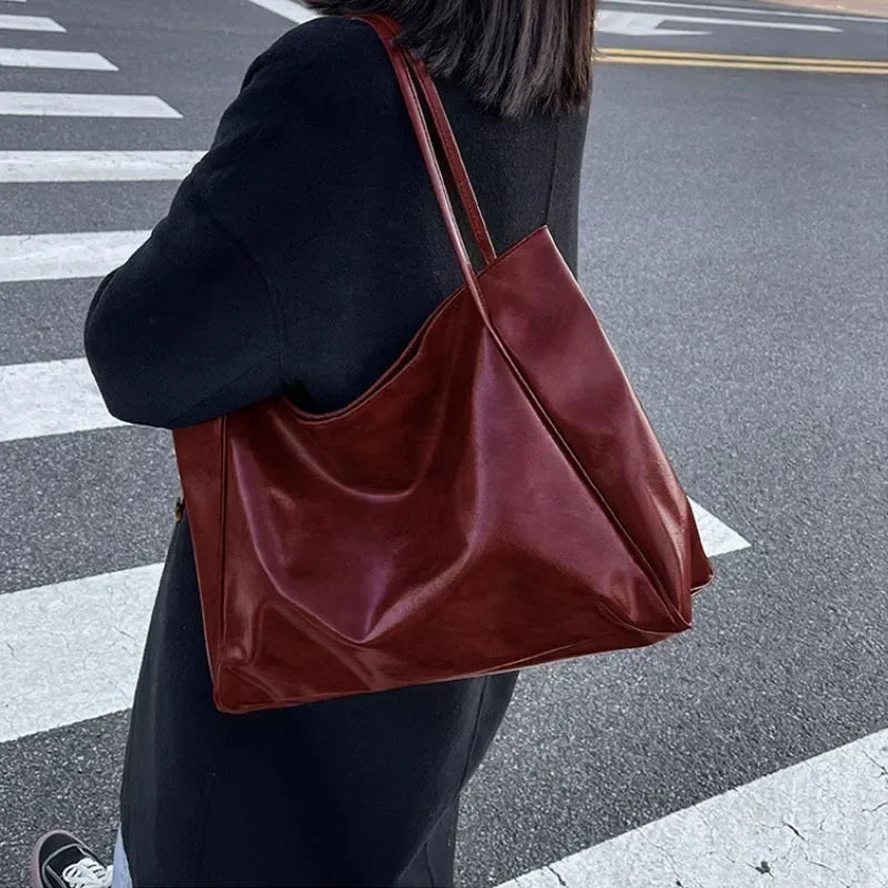 Sac fourre-tout tendance pour femme, pochette sous les bras, grande capacité, en cuir PU souple, sac à bandoulière rétro, sac seau décontracté et portable