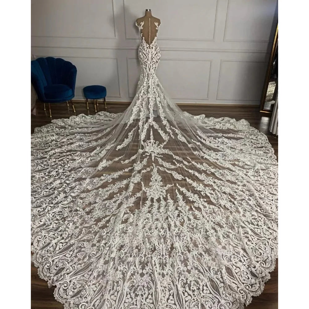 Robes de mariée élégantes sans bretelles en dentelle avec appliques Robes de sirène exquises sans manches en perles blanches Robes de mariée chics à traîne chapelle