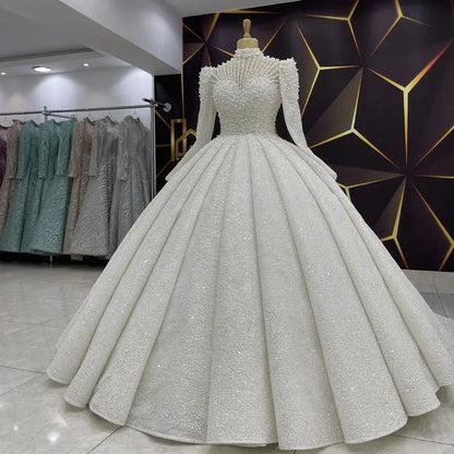 Robe de mariée de luxe à perles blanches, robe de bal à col haut et manches longues, robe de mariée exquise à paillettes et perles pour jardin/plage