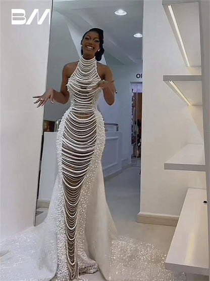 Robe de mariée luxueuse à col licou et perles, sans manches, longue traîne, illusion, robe de mariée pour femmes, robe de mariée sur mesure