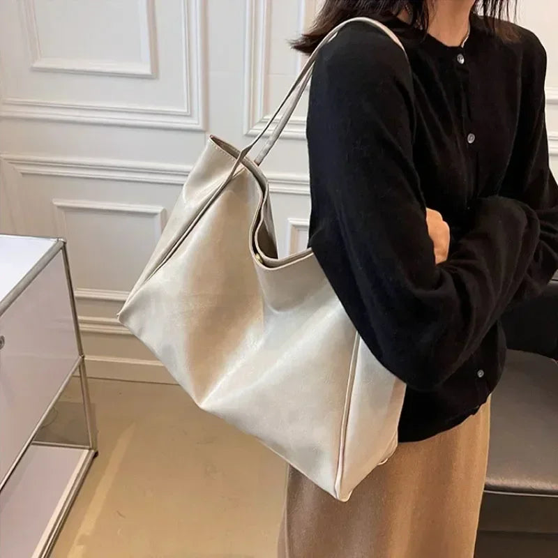 Sac fourre-tout tendance pour femme, pochette sous les bras, grande capacité, en cuir PU souple, sac à bandoulière rétro, sac seau décontracté et portable