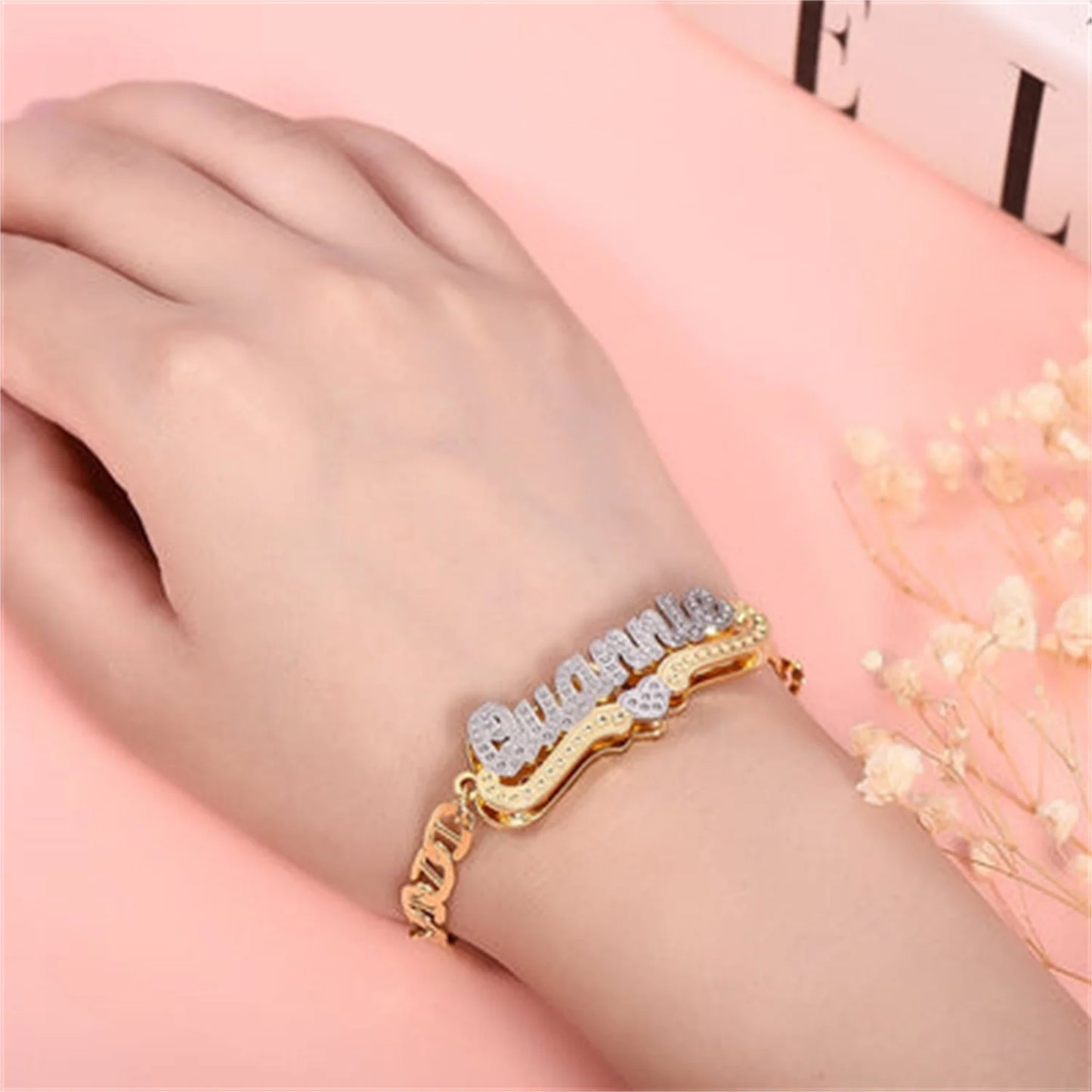 Pulsera personalizada con nombre en dos tonos y corazón de DHQH, de acero inoxidable, con placa de nombre en 3D, cadena dorada y nombre, estilo mujer