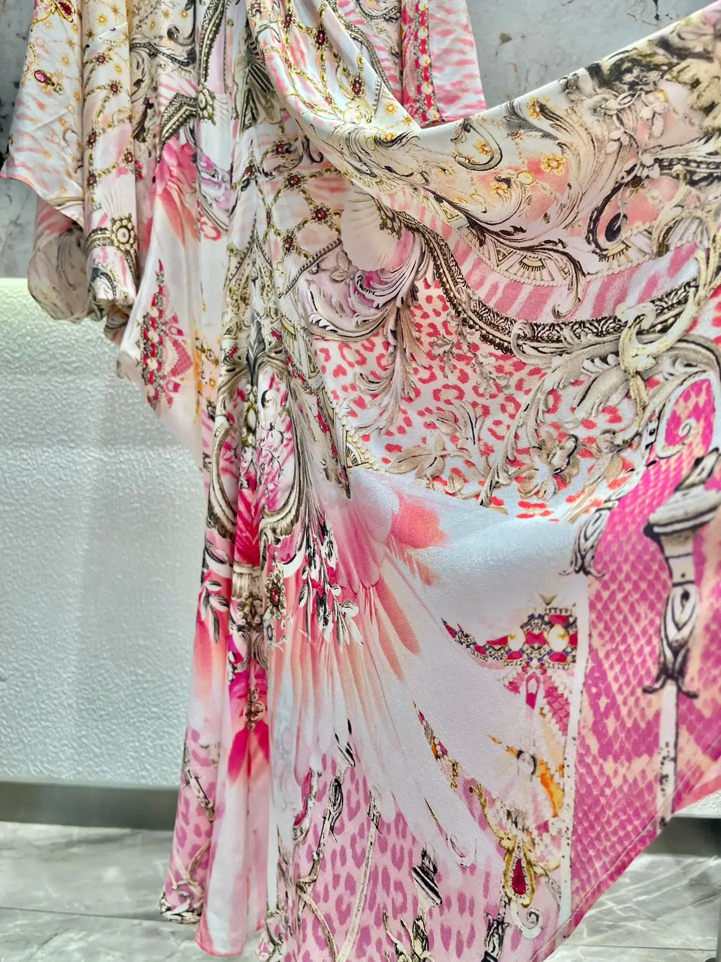 Vestido largo de seda 100 % con escote en V, estampado de flores y cuentas, manga larga y vuelo para mujer