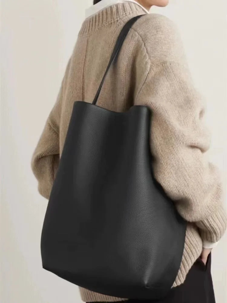 2024 Nuevo bolso tipo cubo para mujer, bolso de hombro para personas mayores, de piel de vaca con grano de lichi, bolso de mano de gran capacidad para mujer