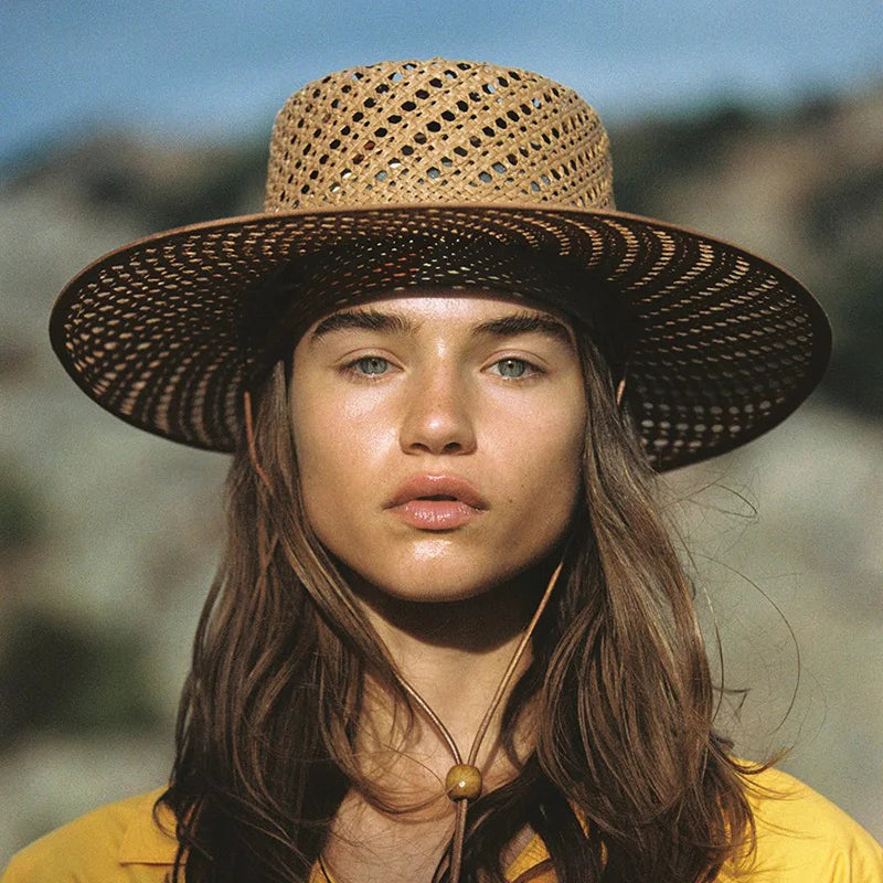 Nouveaux chapeaux de paille de plage à grand bord creux de style designer pour femmes avec sangles chapeaux de soleil d'été de conception de mode Lady Panama Fedora Hat